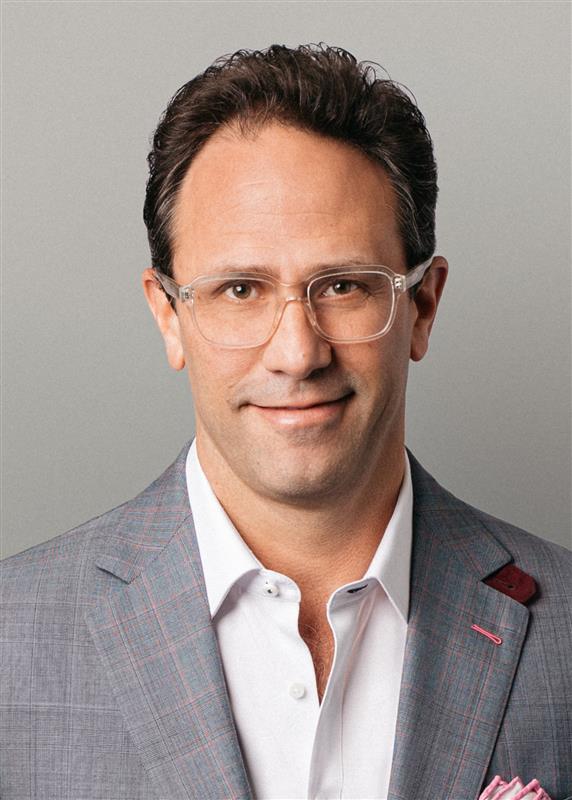 Headshot of Michael Maslansky, CEO of maslansky + partners and author of The Language of Trust