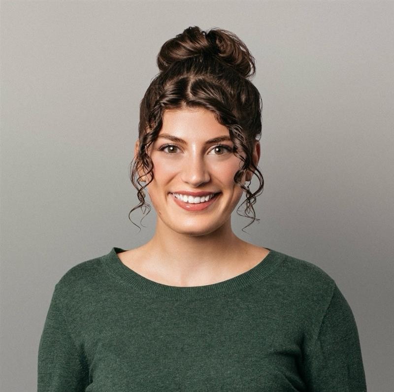 Headshot of Jessica Leslie, Senior Language Strategist at maslansky + partners